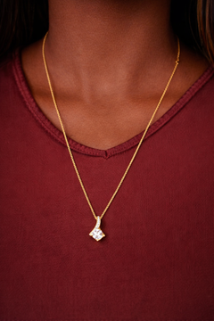 Alluring Beauty Necklace - Elegant Crystal Pendant