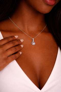 Alluring Beauty Necklace - Elegant Crystal Pendant