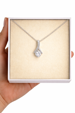 Alluring Beauty Necklace - Elegant Crystal Pendant